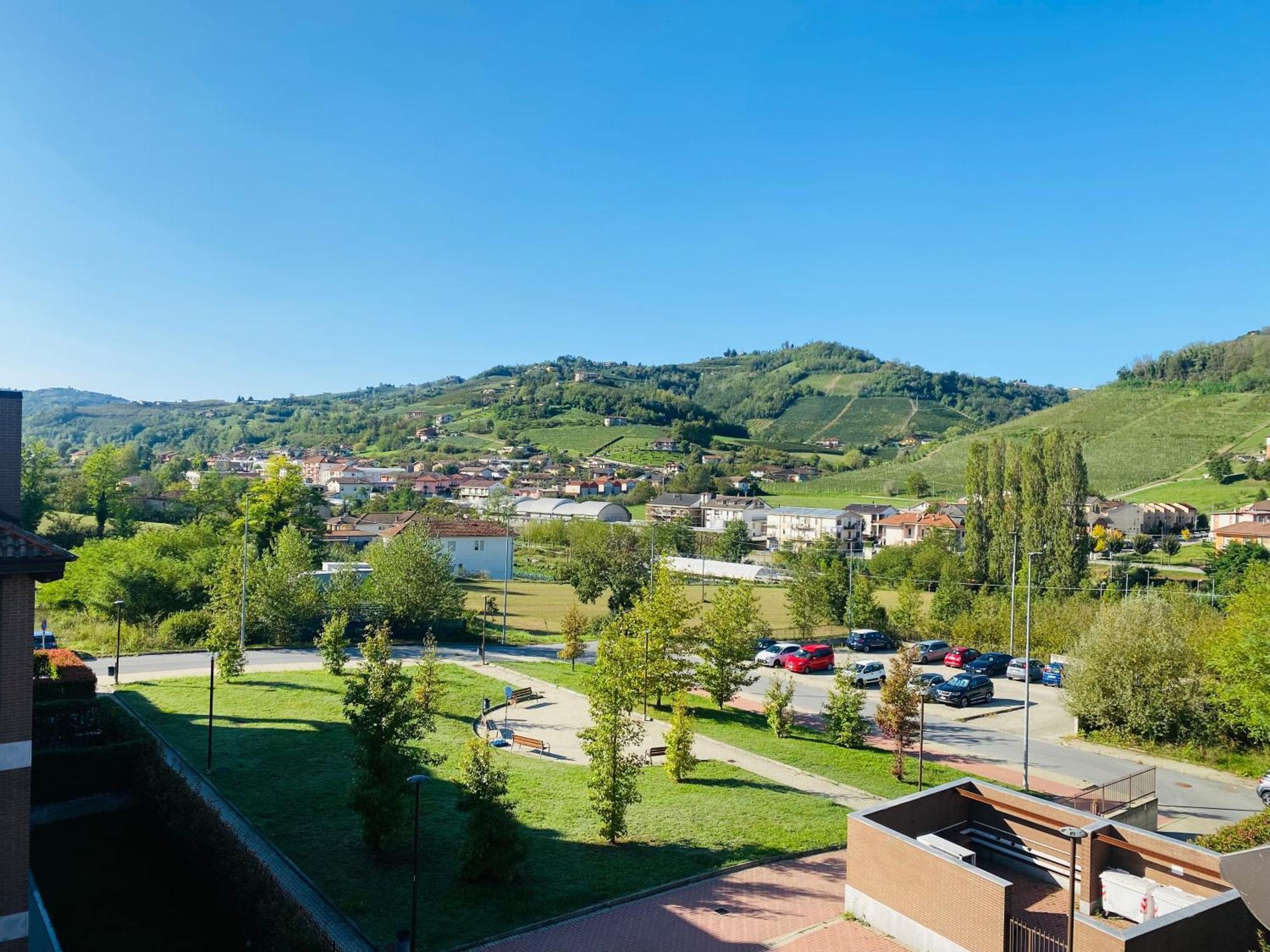 Attico Nel Cuore Delle Langhe - Free Parking Wi-Fi E Ac ألبا المظهر الخارجي الصورة